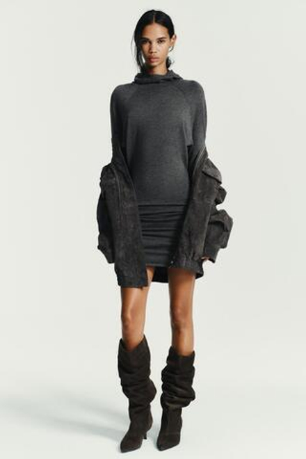 ZARA ТРИКОТАЖНОЕ МИНИ-ПЛАТЬЕ С КАПЮШОНОМ, АНТРАЦИТОВО-СЕРЫЙ