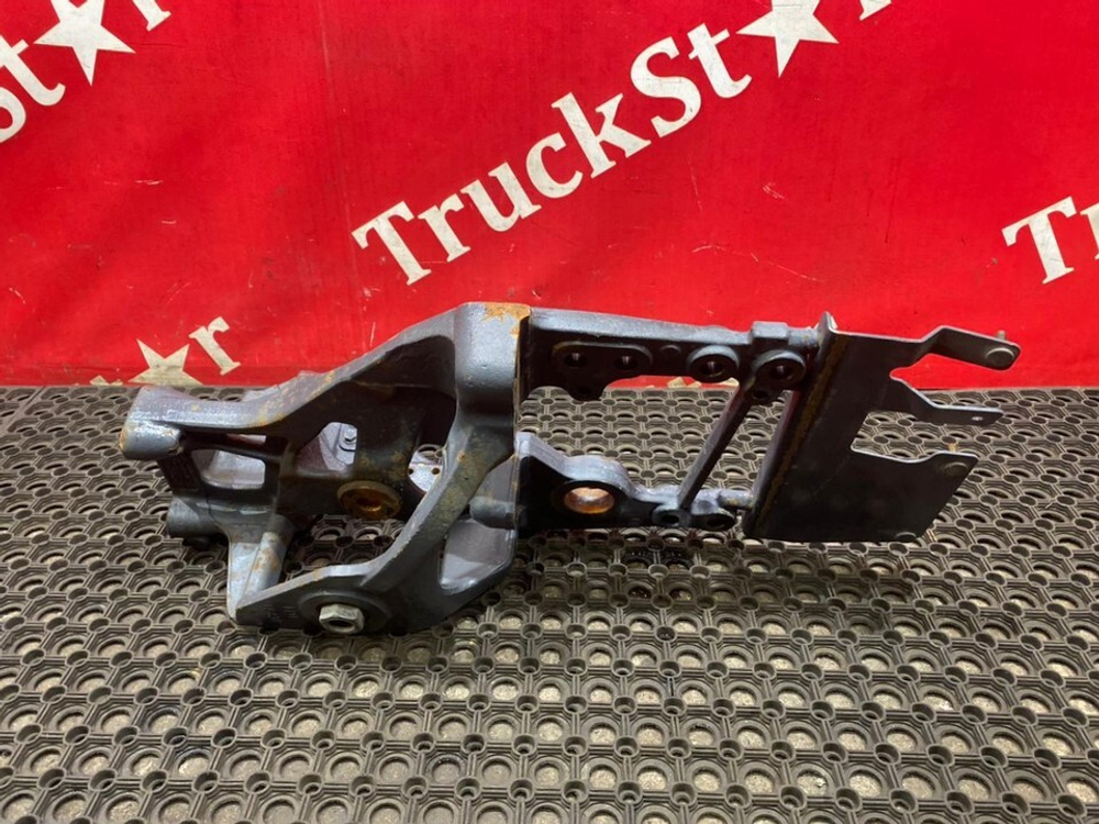 Кронштейн рессоры передней левый 2019г.