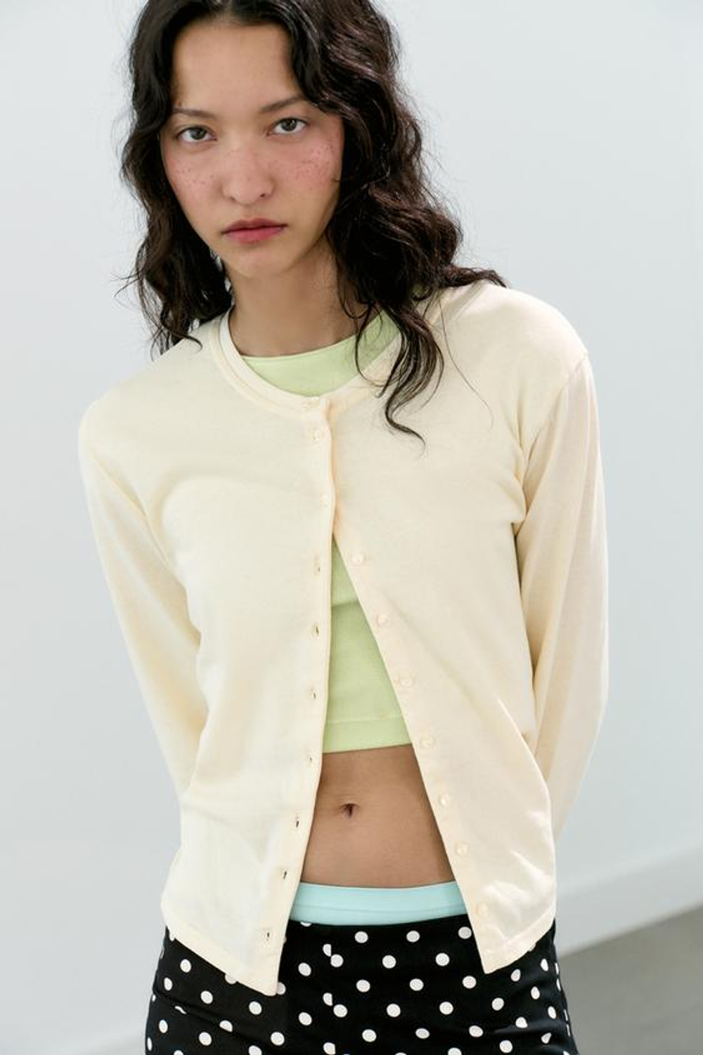 ZARA БРЮКИ КАПРИ В ГОРОШЕК, ЧЕРНЫЙ/БЕЛЫЙ