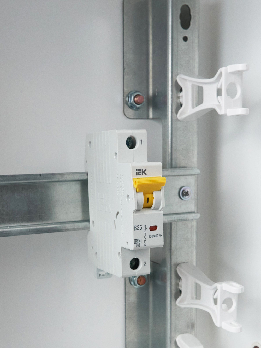 KARAT Автоматический выключатель ВА47-60M 1P B 25А 6кА IEK