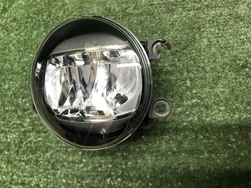 ПТФ правая Toyota Land Cruiser Prado 150 17-нв LED