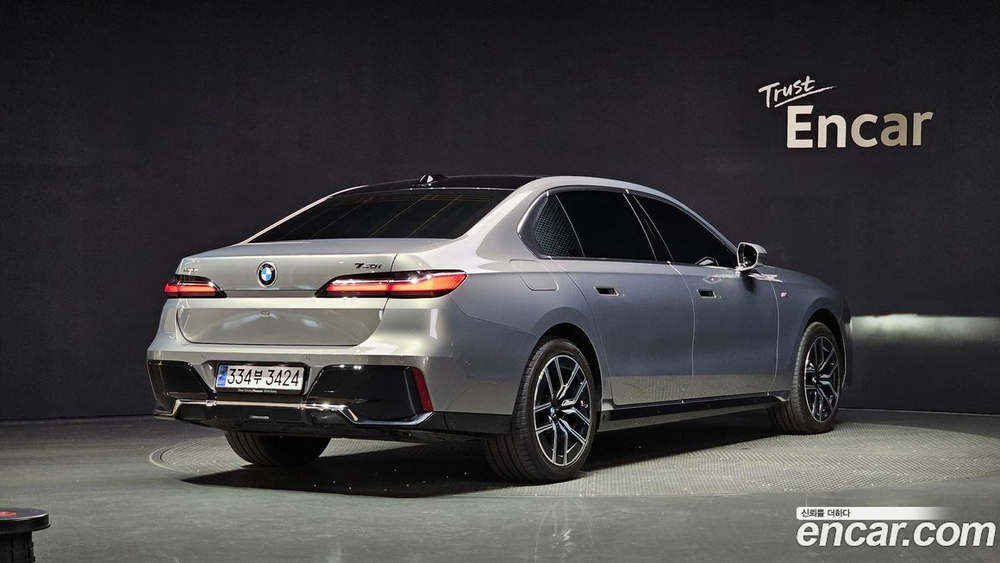 BMW 7 Series (G70) 740i xDrive M Sports (12.2023)