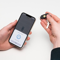 YubiKey 5C NFC — Ключ безопасности для двухфакторной аутентификации Защита онлайн-аккаунтов через USB-C и NFC, сертифицирован по стандарту FIDO
