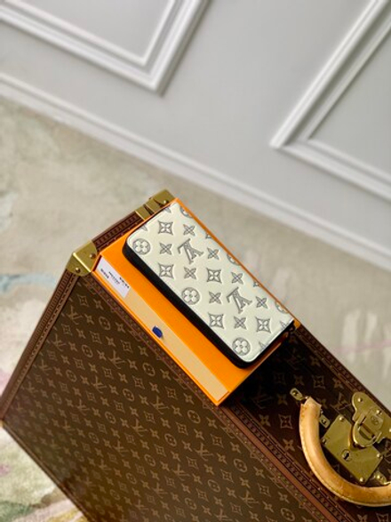 Louis Vuitton Zippy Vertical Wallet