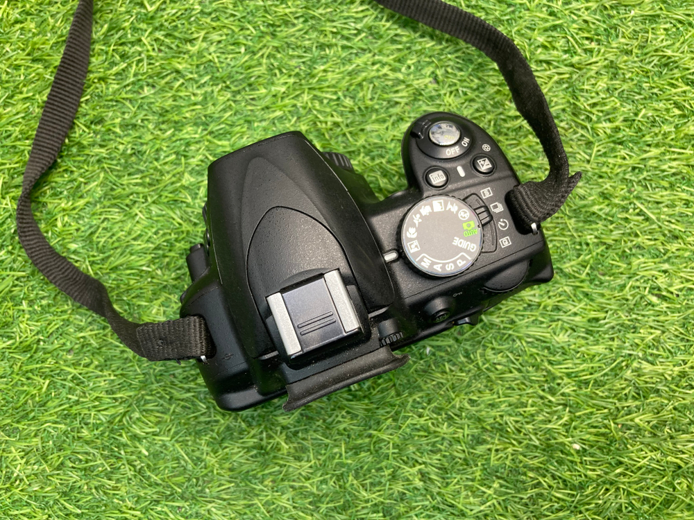 Nikon D3100 2.300 кадров