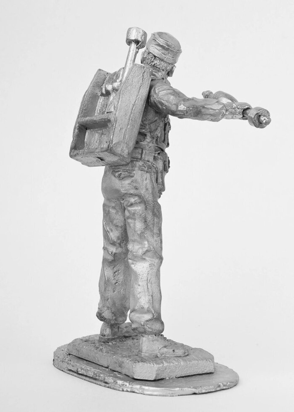 Оловянный солдатик Заряжающий Panzerschreck