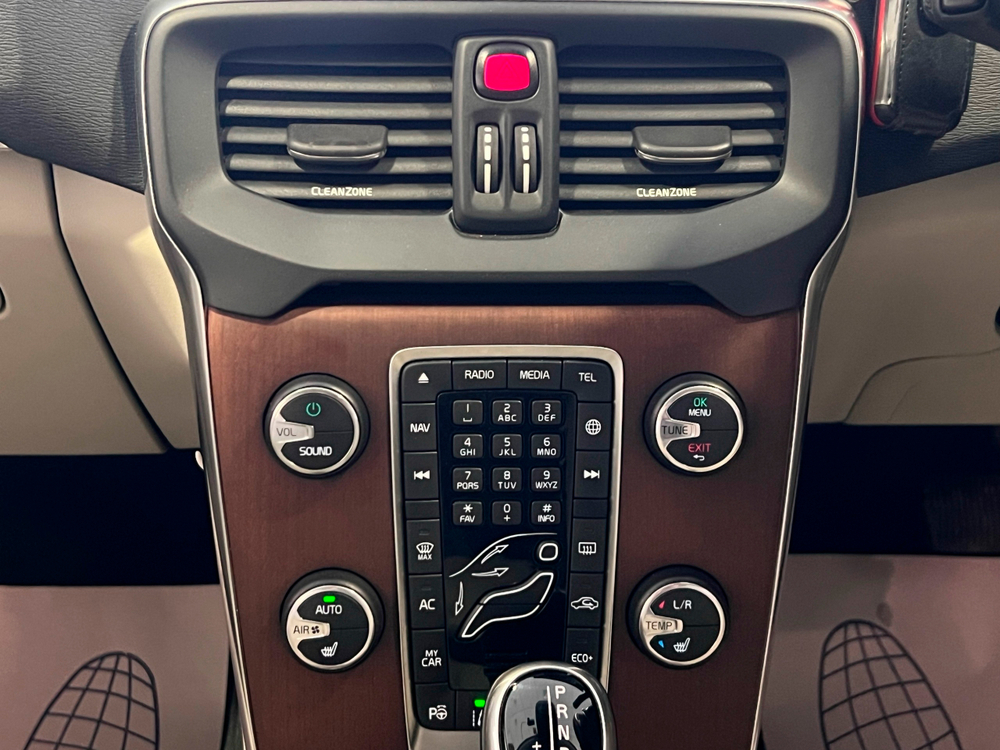 Volvo V40, 2017 год