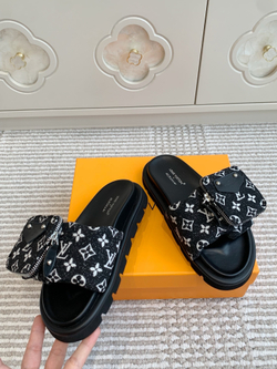 Louis Vuitton Pool Pillow Flat Comfort Mule