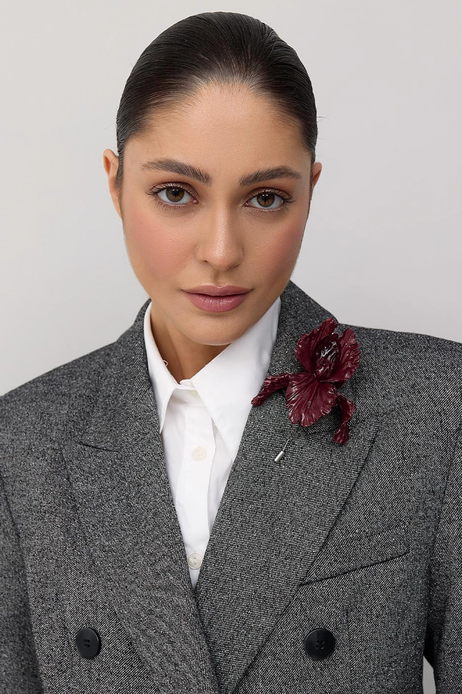 Брошь Ирис, бордо