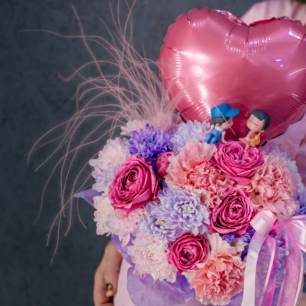 121. Авторская композиция в коробке с шариком-сердцем и фигурками