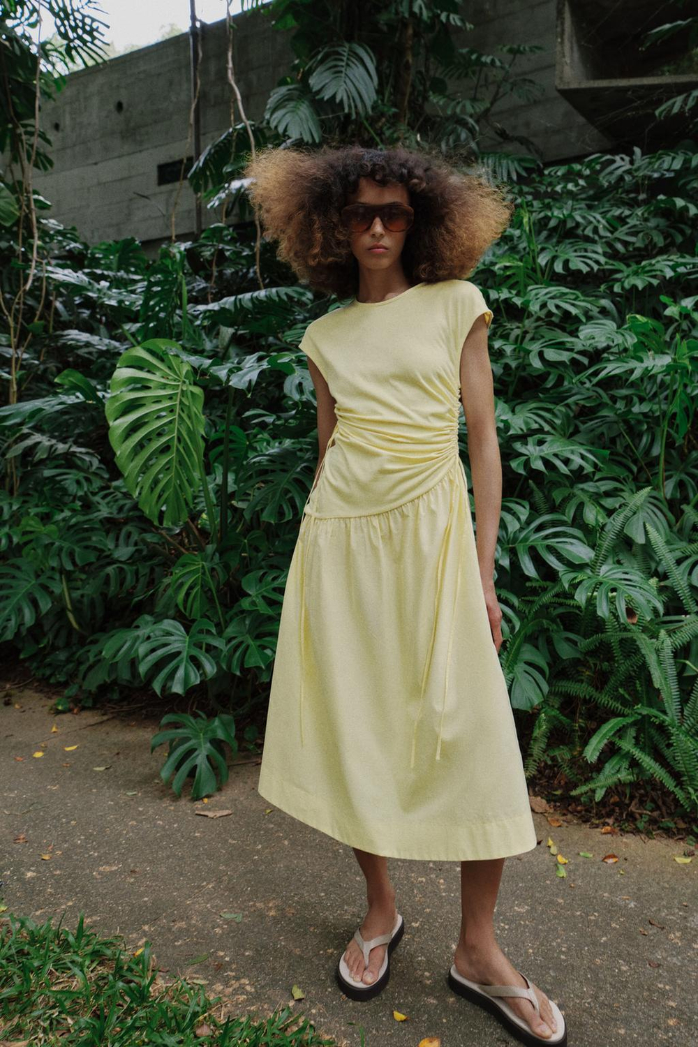 ZARA ПЛАТЬЕ АСИММЕТРИЧНОГО КРОЯ СО СБОРКАМИ, ЖЕЛТЫЙ