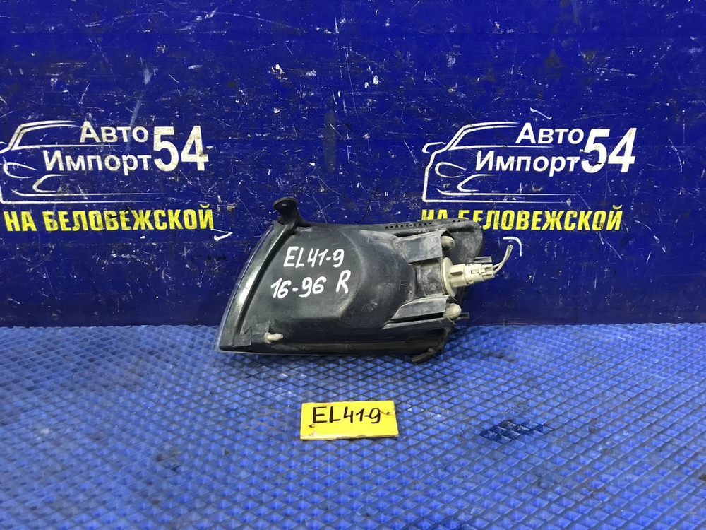 Габарит правый TOYOTA CORSA 1991