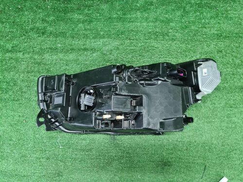 Фара правая Volvo XC40 1 (2017-2022) LED