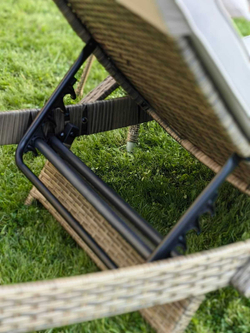 Комплект мебели из искусственного ротанга МАРА “MARA” Greige , шезлонг с подлокотниками и столик