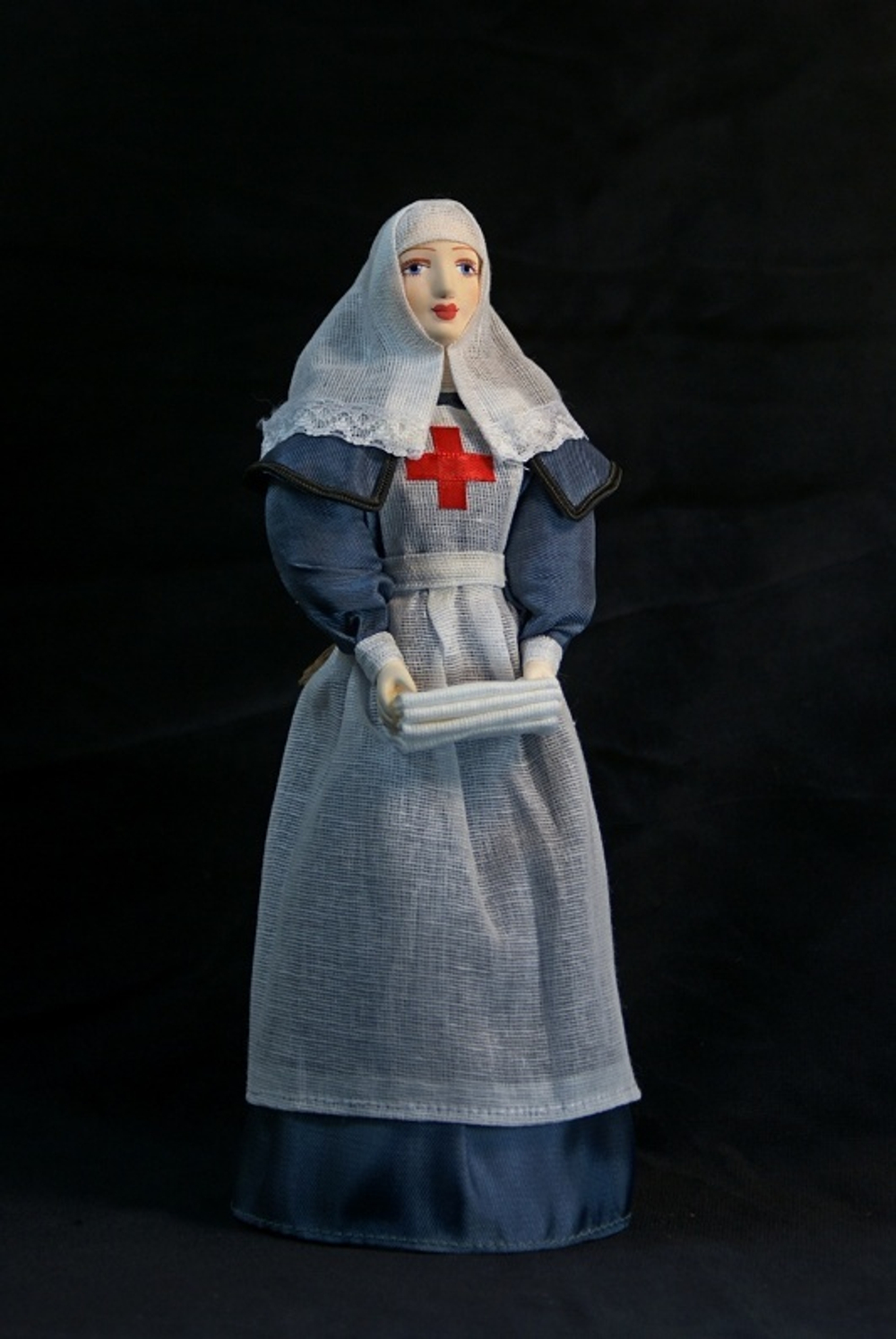 Кукла коллекционная Сестра милосердия