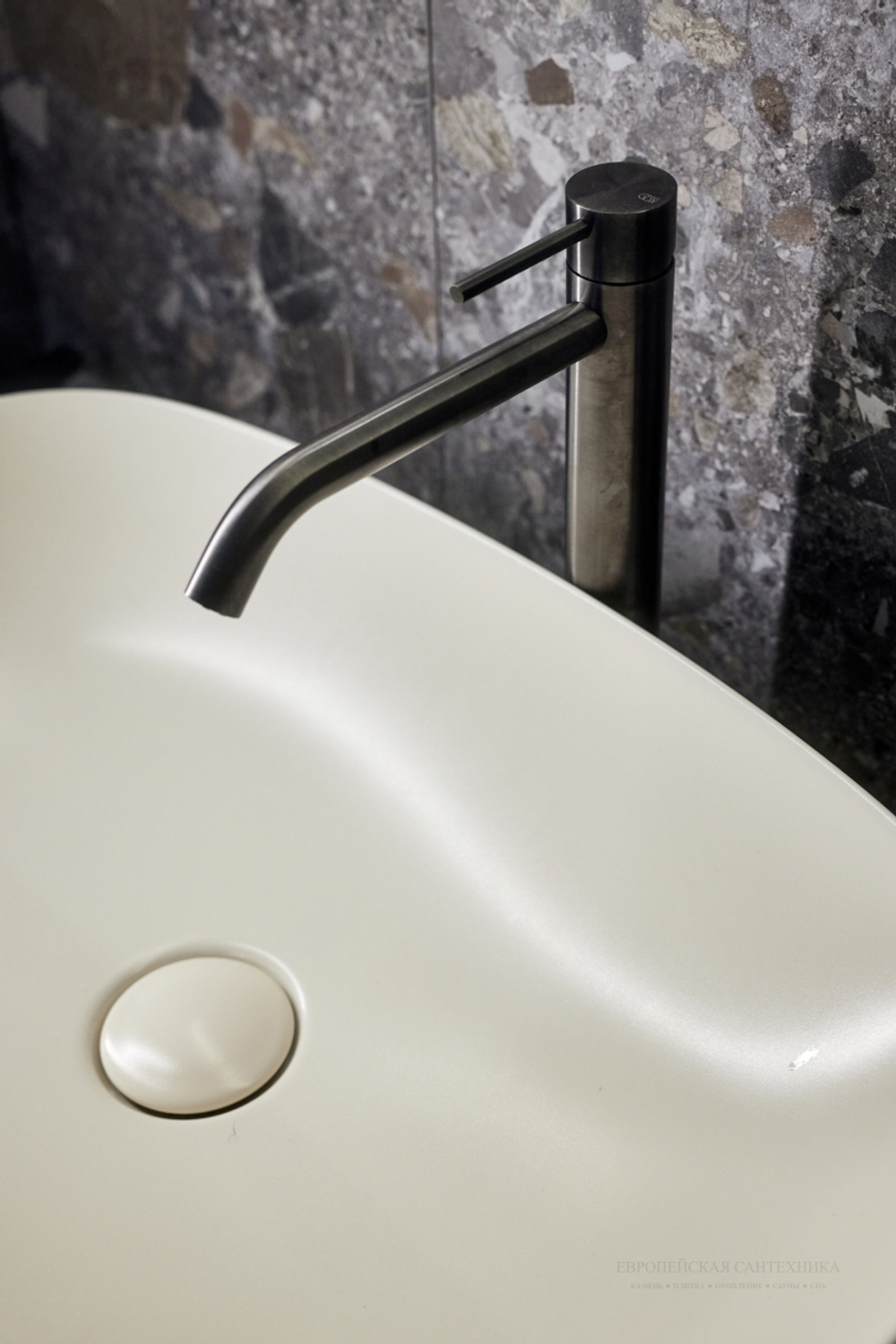 Смеситель для раковины Gessi316 Flessa, высокий, с длинным изливом, без донного клапана, цвет Black Metal Brushed PVD