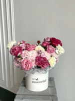 Цветочная коробка в розовых оттенках размер S