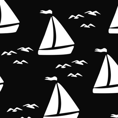 Парусники и чайки. Силуэты на черном.