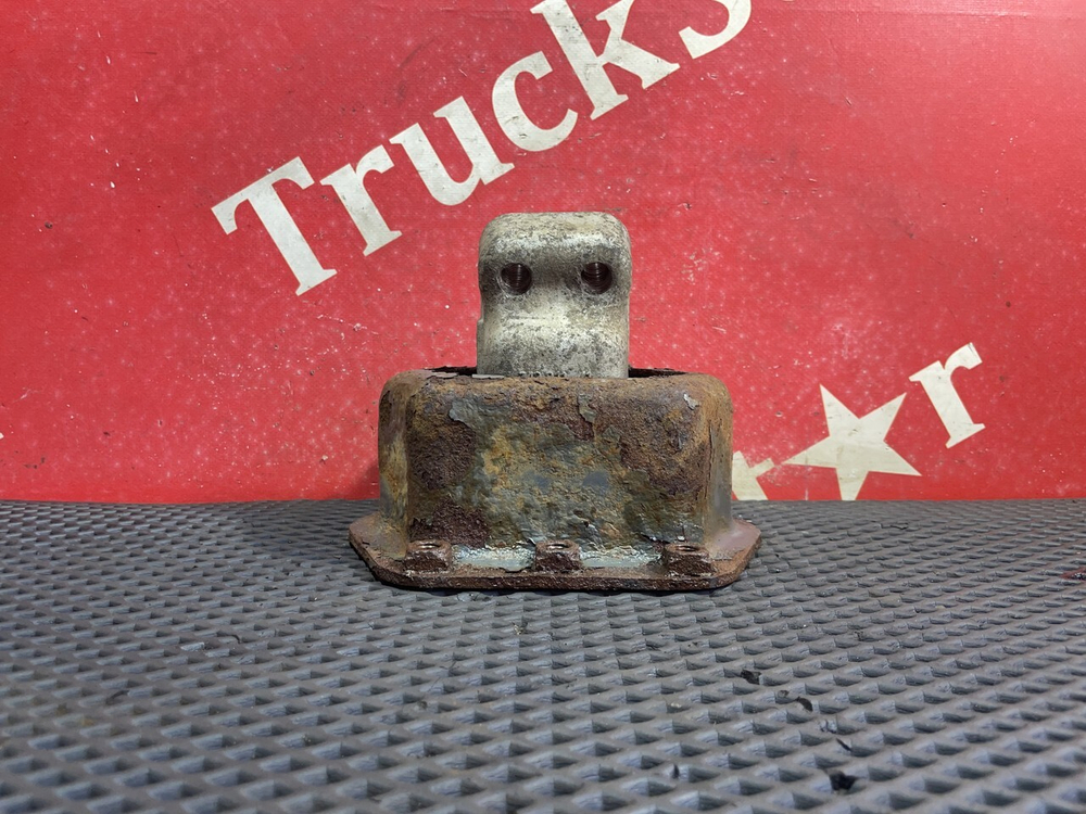 Подушка двигателя задняя