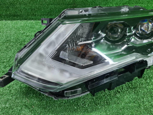 Фара левая Nissan X-Trail T32 (2017-2022) LED