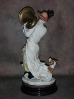 Статуэтка. Фарфор. Клоун с тубой. Capodimonte. Италия