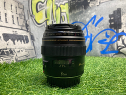 Canon EF 85mm 1.8 USM