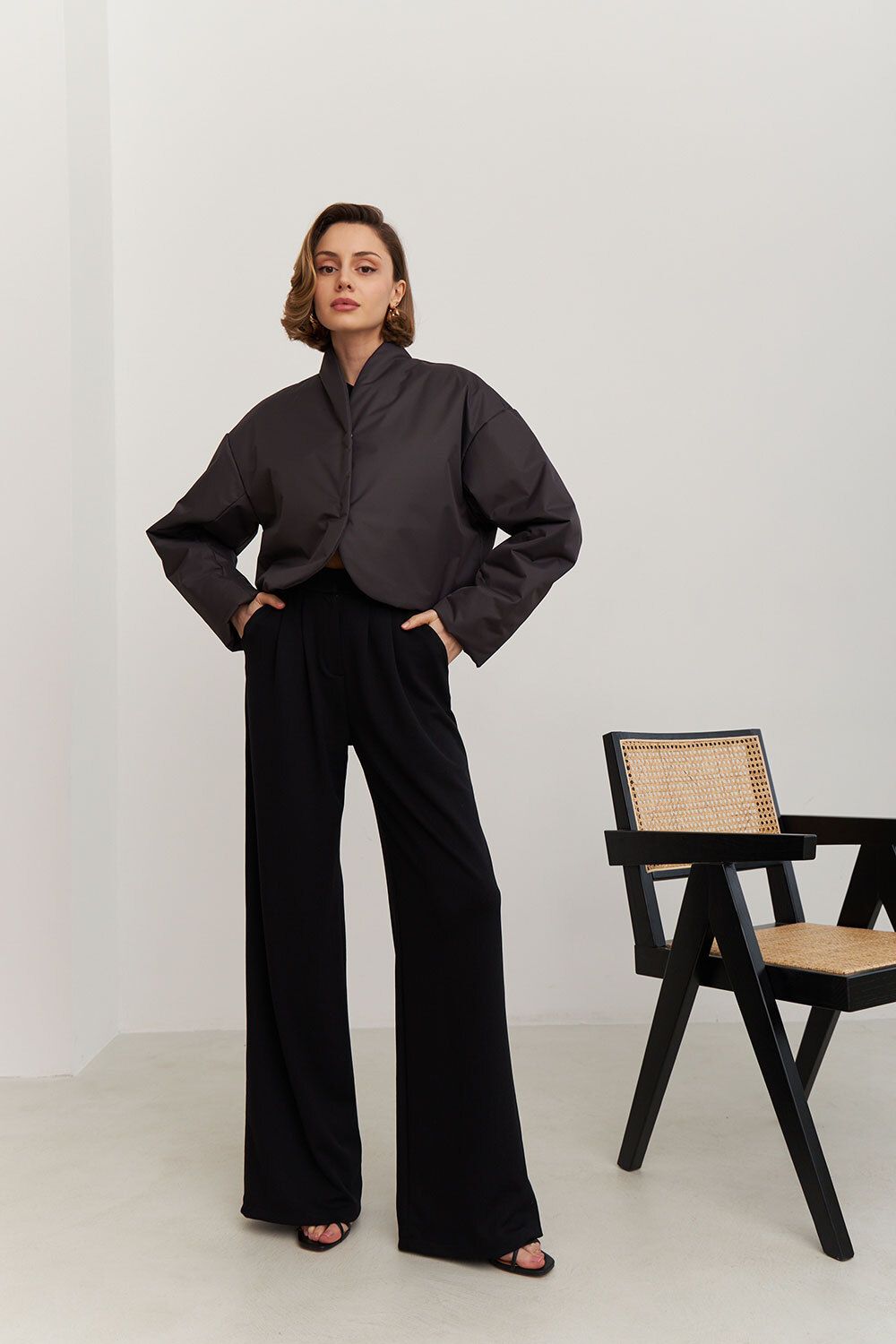 Куртка с объемными рукавами цвета графит