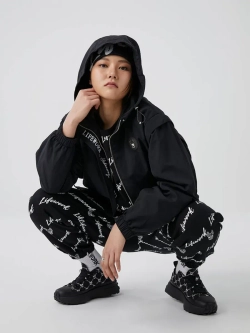 Куртка с капюшоном с отстегивающимися руковами