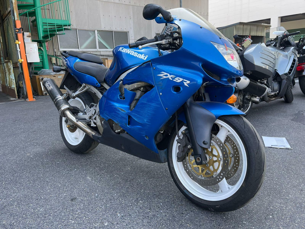 Kawasaki Ninja ZX-9R 041682