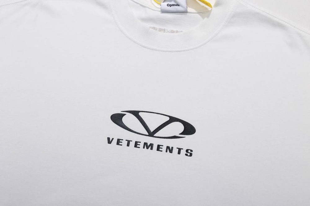 Футболка Vetements