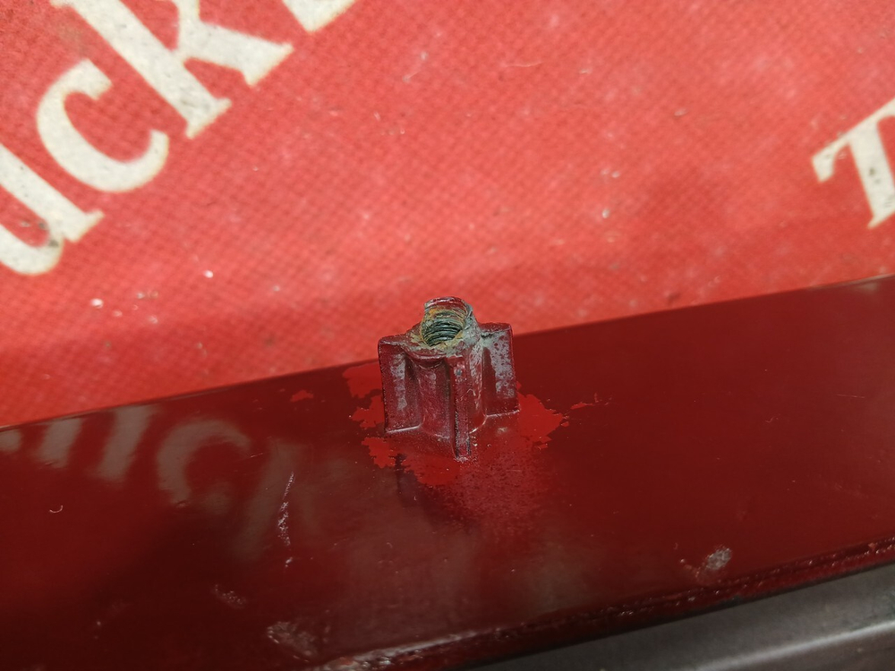 Накладка (дефект) подножки правая