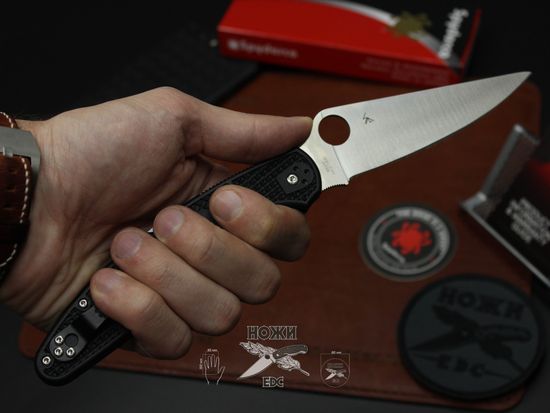 Складной нож Spyderco Police 4 C07PBK4 c клинком из стали VG-10, рукоять FRN