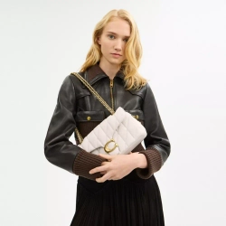 COACH СУМКА ЧЕРЕЗ ПЛЕЧО TABBY 26 С МЯГКОЙ ПОДКЛАДКОЙ, БЕЛЫЙ