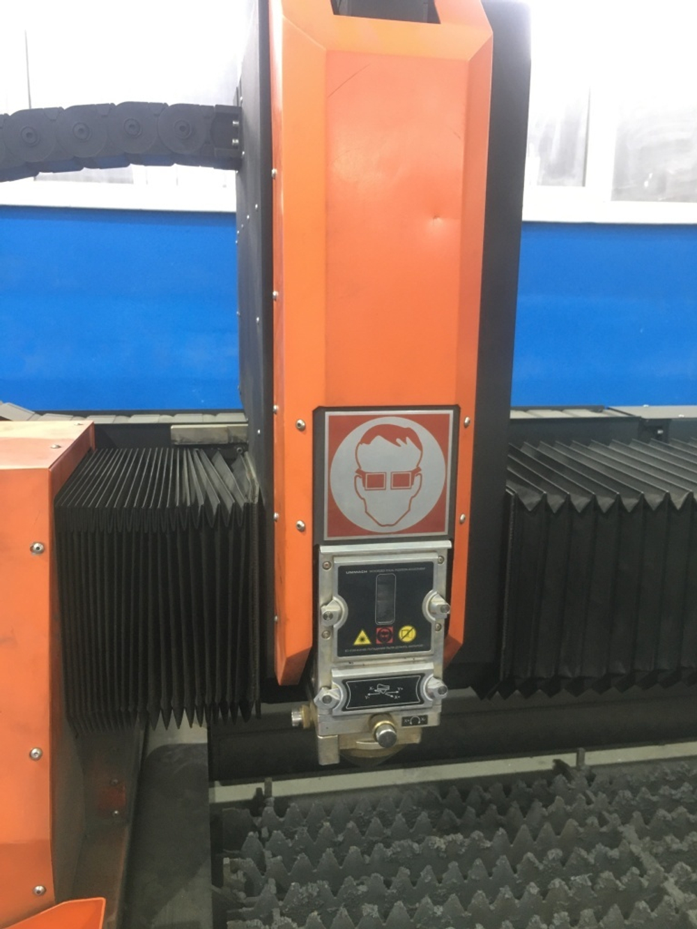 Установка лазерного раскроя листового металла Laser Cut FO3015-1.5 STD (Б/У)
