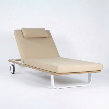 Шезлонг Ideal Patio КОСТА С на колесах, каркас белый, матрас бежевый (с подушкой)