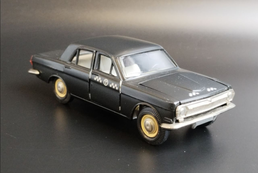 Модель автомобиля "Волга ГАЗ-24" - Такси в родной коробке в масштабе 1:43, композитный материал, (полимер, металл, картон), Саратовский завод "Тантал", СССР