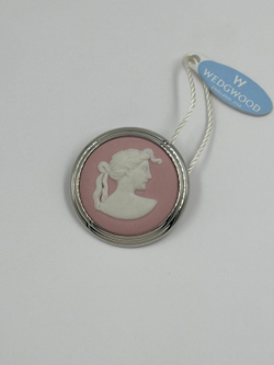 Брошь Wedgwood розовая