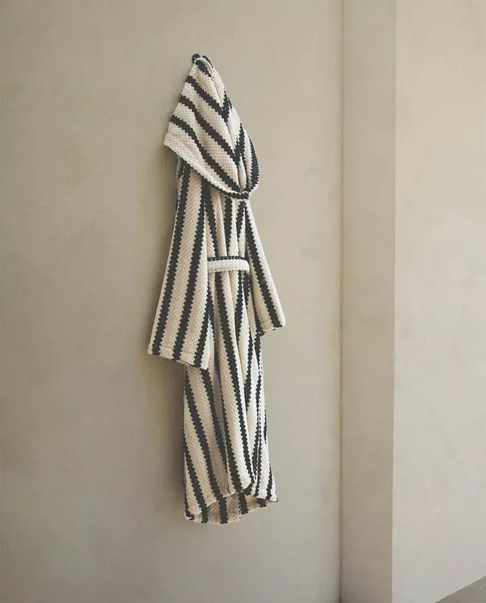 ZARA HOME ХАЛАТ С ГЕОМЕТРИЧЕСКИМ УЗОРОМ, ЧЕРНЫЙ