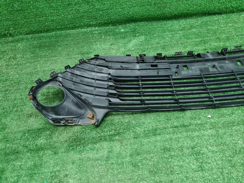 Решетка переднего бампера Toyota Camry xv50 14-17