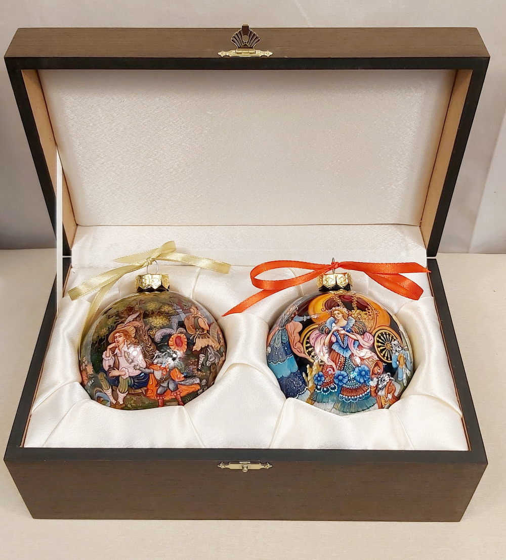 Набор новогодних шаров №2 с полной росписью "Кот в сапогах" и "Золушка"
