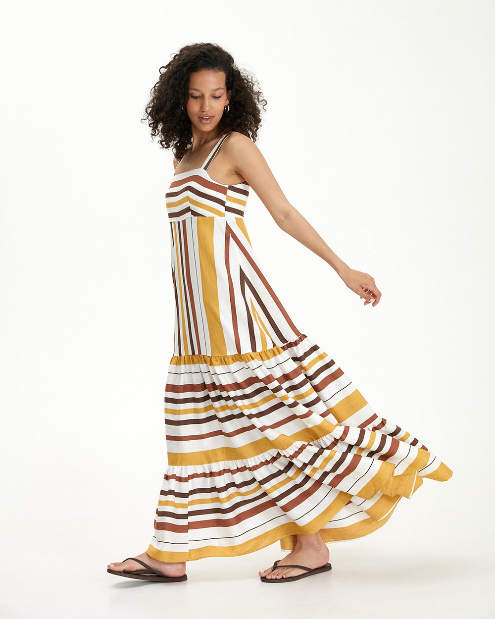Сарафан с ярусной юбкой в крупную полоску