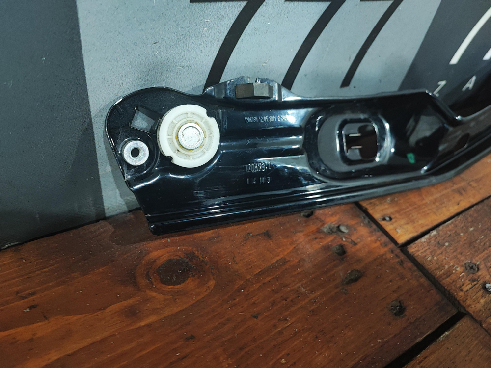 Направляющая стеклоподъемника Volkswagen Golf 6  Б/У Оригинал 5k1837730aa