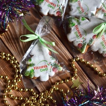 Корпоративные пряники елочки с логотипом для спортивной школы гимнастики и акробатики