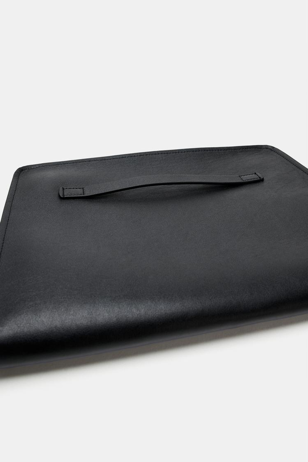 ZARA КОЖАНЫЙ ЧЕХОЛ ДЛЯ IPAD, ЧЕРНЫЙ