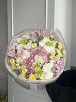 Букет сборный из гортензии, кустовой розы, маттиолы и диантусов