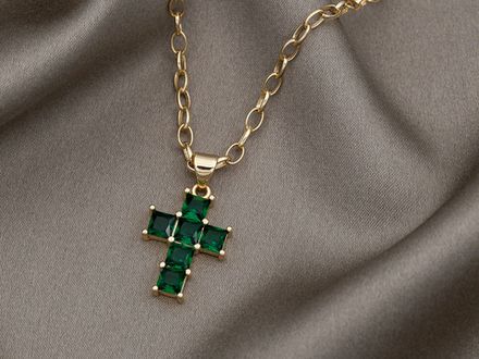 Подвеска Крестик с зелеными кристаллами, 20,4мм