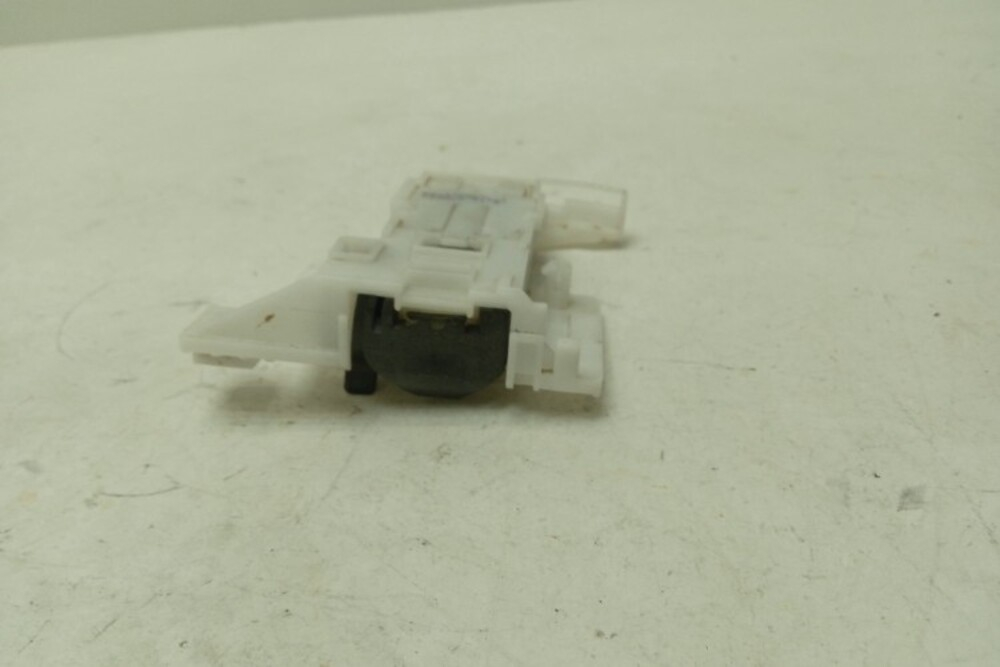 SRV53M00RU/06 ктп18 Замок двери для посудомоечной машины Bosch 9000638631 б/у