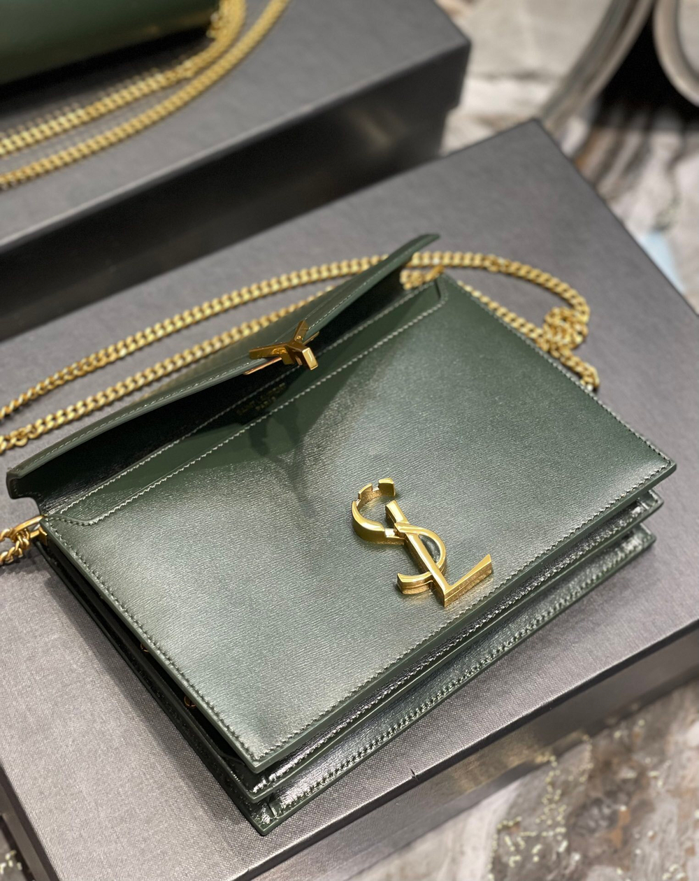 YSL Cassandra Medium 22 cm