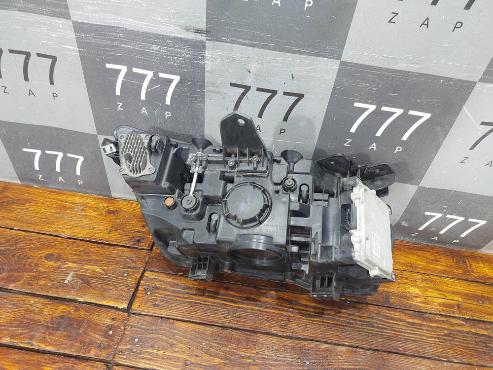 Фара левая LED Genesis GV70 20-нв Б/У Оригинал 92101AR200