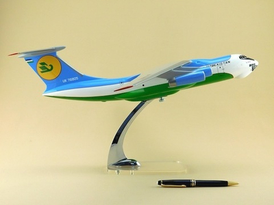 Модель самолета Ил-76ТД (М1:100, Узбекистан)